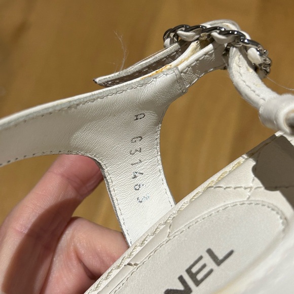 Chanel Lambskin Chain CC Logo Thong Sandals 38 White - Picture 12 of 14